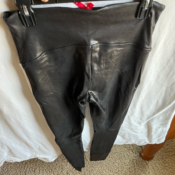 Size L SPANX leather leggings - Picture 4 of 5